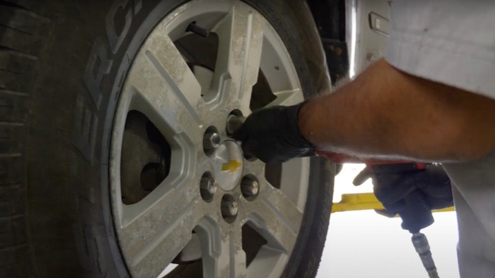 Removing vehicle tire