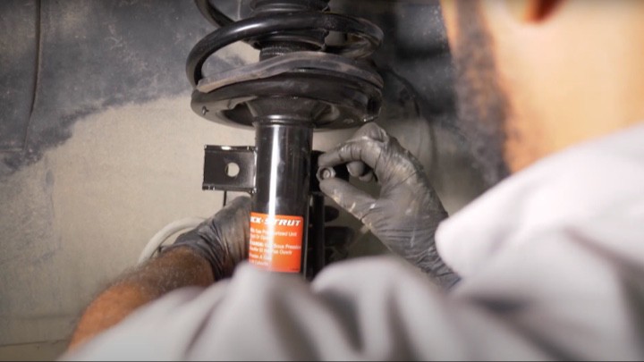 Attaching Stabilizer Link to Strut Assembly and Torquing to Spec Attaching Stabilizer Link to Strut Assembly and Torquing to Spec